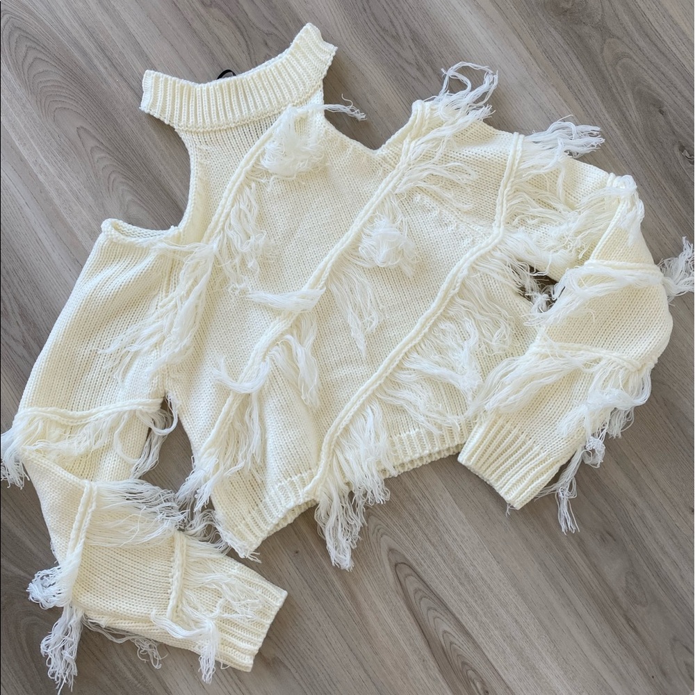 New Cropped Fringe Sweater